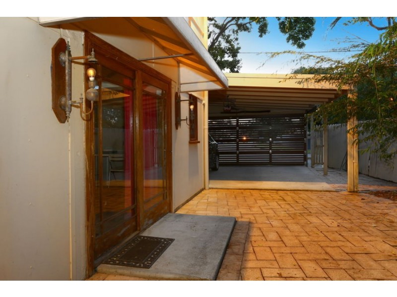 36 Lind Avenue, Southport QLD 4215