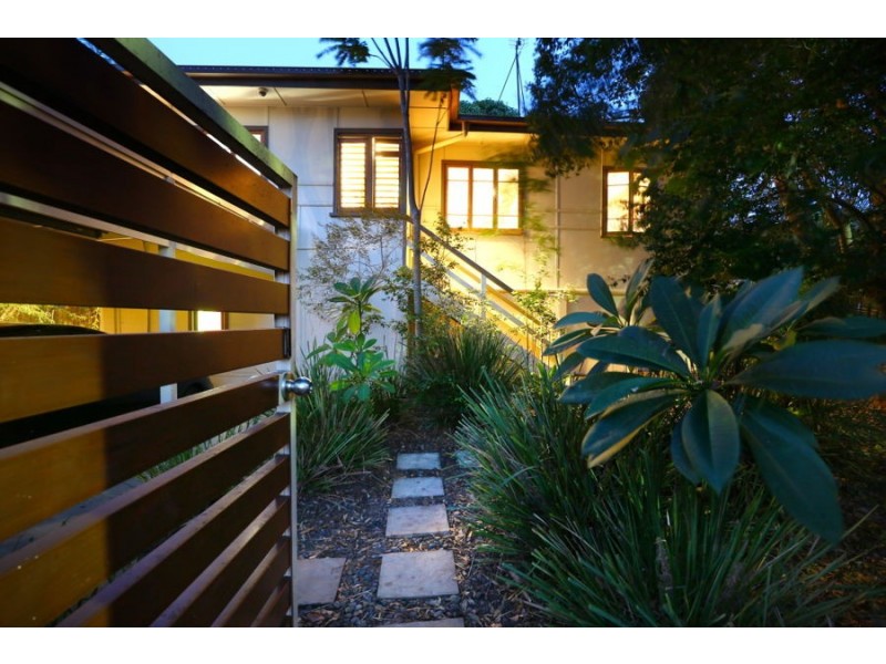 36 Lind Avenue, Southport QLD 4215