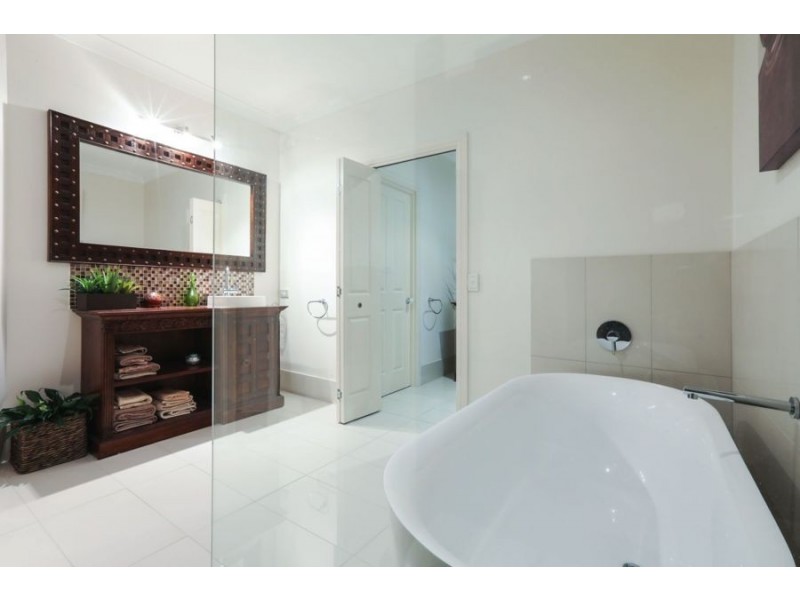 190 Port Jackson Boulevard, Clear Island Waters QLD 4226