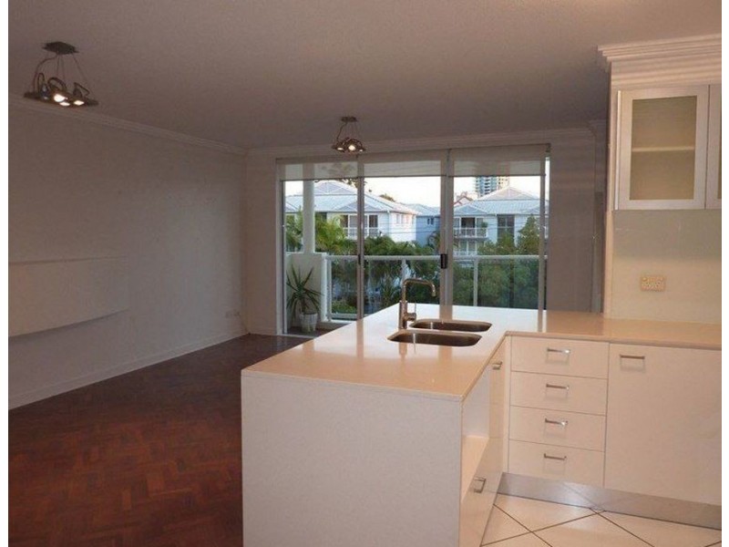 10/7 Whiting Street, Labrador QLD 4215