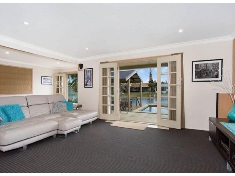 7 Rudder Court, Mermaid Waters QLD 4218