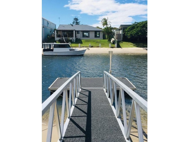 7 Rudder Court, Mermaid Waters QLD 4218