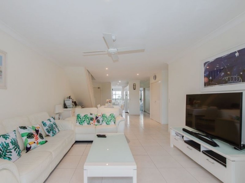 1 Great Hall Drive, Miami QLD 4220