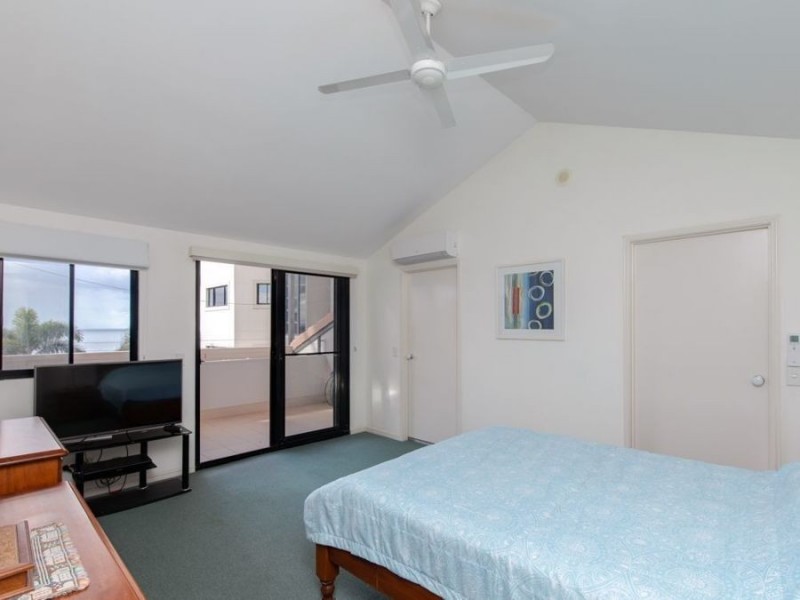 1 Great Hall Drive, Miami QLD 4220