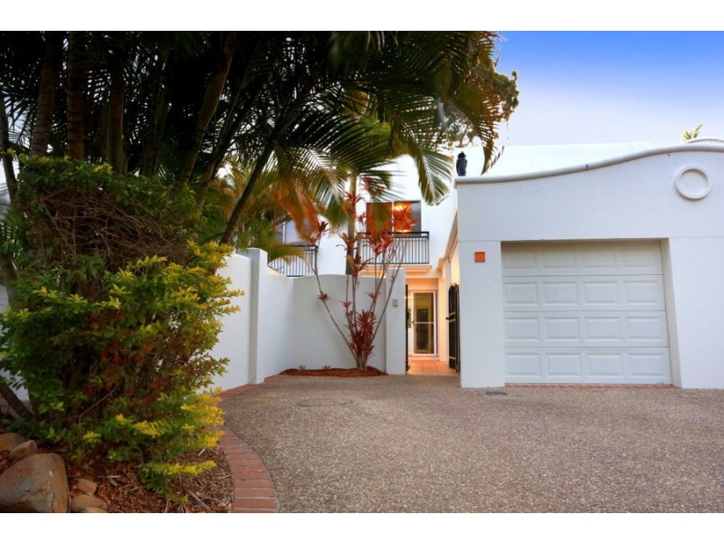 8/100 Cotlew Street East, Southport QLD 4215