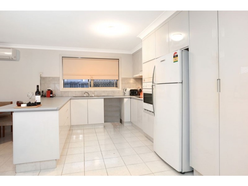 31 Warbler Pde, Varsity Lakes QLD 4227