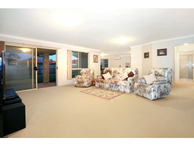 31 Warbler Pde, Varsity Lakes QLD 4227