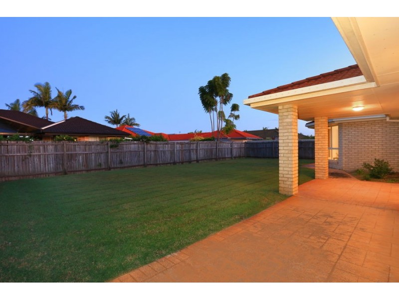 31 Warbler Pde, Varsity Lakes QLD 4227