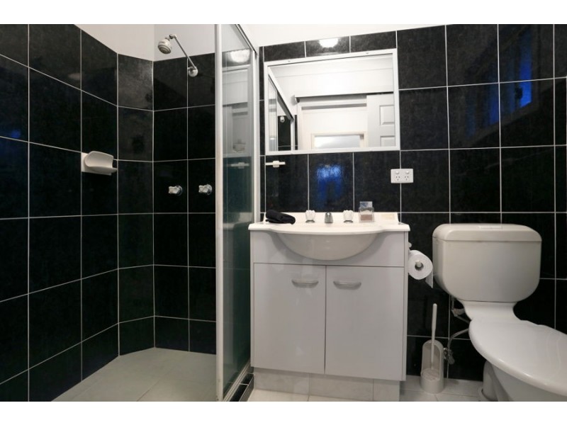 31 Warbler Pde, Varsity Lakes QLD 4227