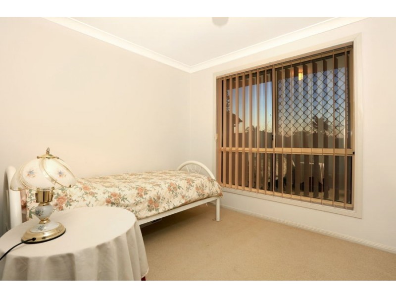 31 Warbler Pde, Varsity Lakes QLD 4227