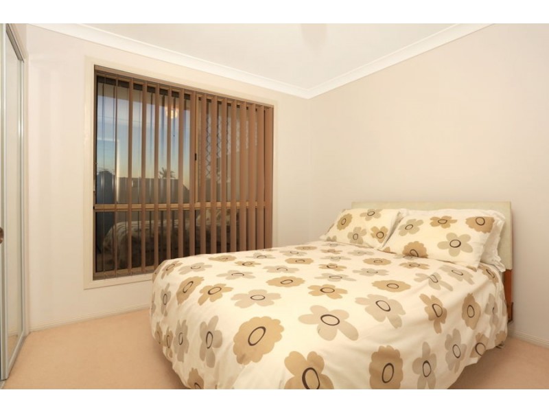 31 Warbler Pde, Varsity Lakes QLD 4227