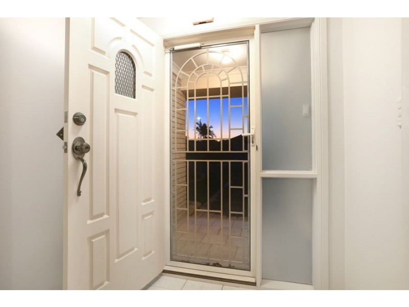 31 Warbler Pde, Varsity Lakes QLD 4227