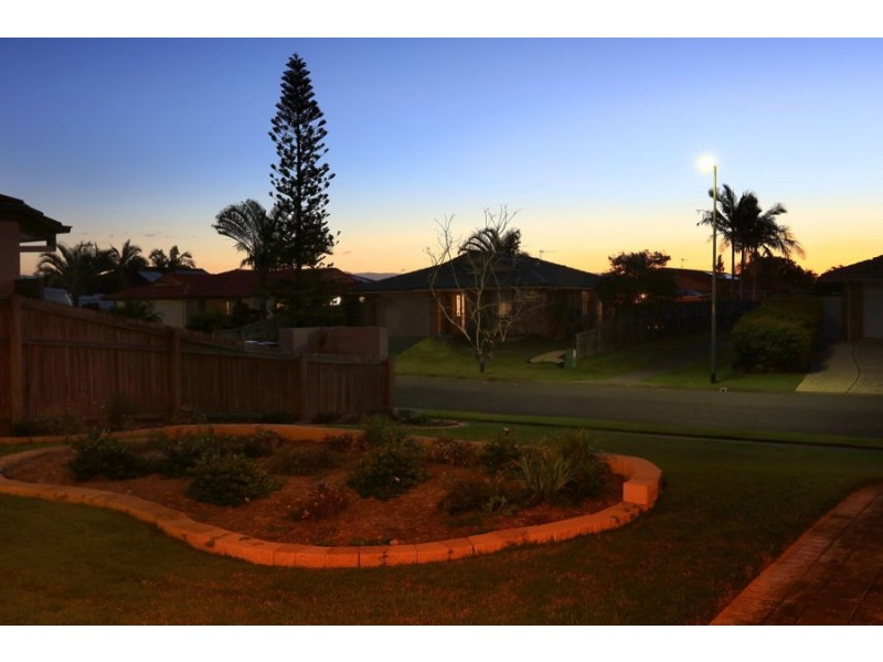 31 Warbler Pde, Varsity Lakes QLD 4227