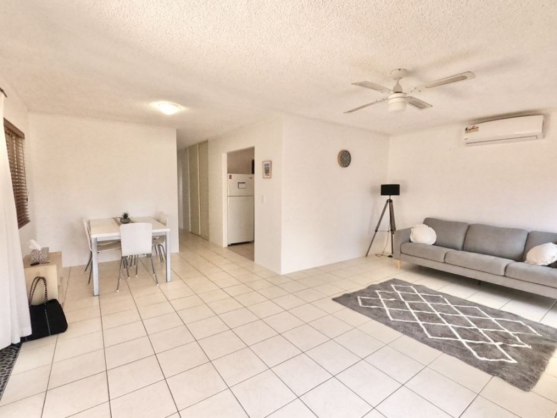 1 and 2/44 Chelsea Ave, Broadbeach QLD 4218