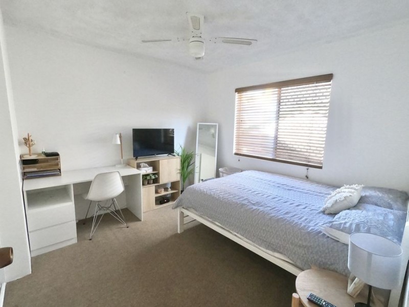 1 and 2/44 Chelsea Ave, Broadbeach QLD 4218