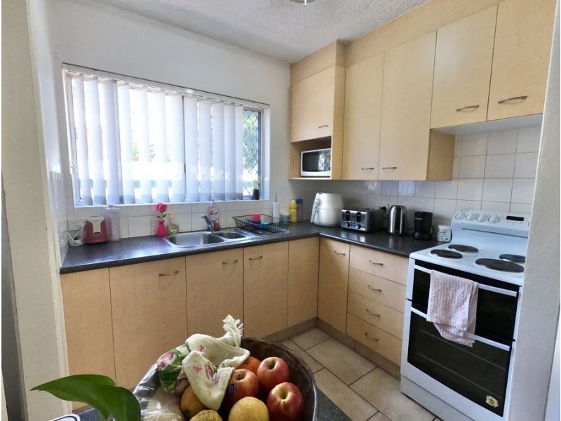 1 and 2/44 Chelsea Ave, Broadbeach QLD 4218