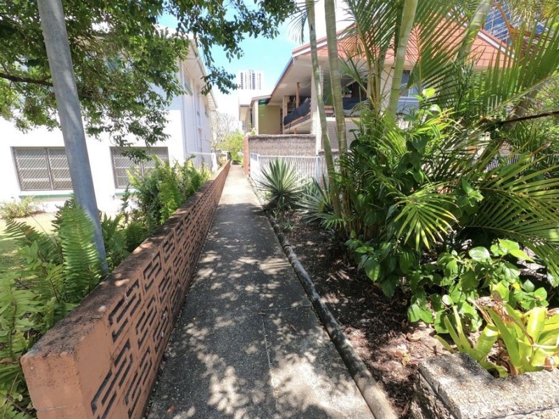 1 and 2/44 Chelsea Ave, Broadbeach QLD 4218