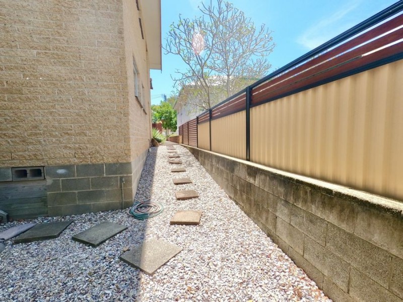 1 and 2/44 Chelsea Ave, Broadbeach QLD 4218