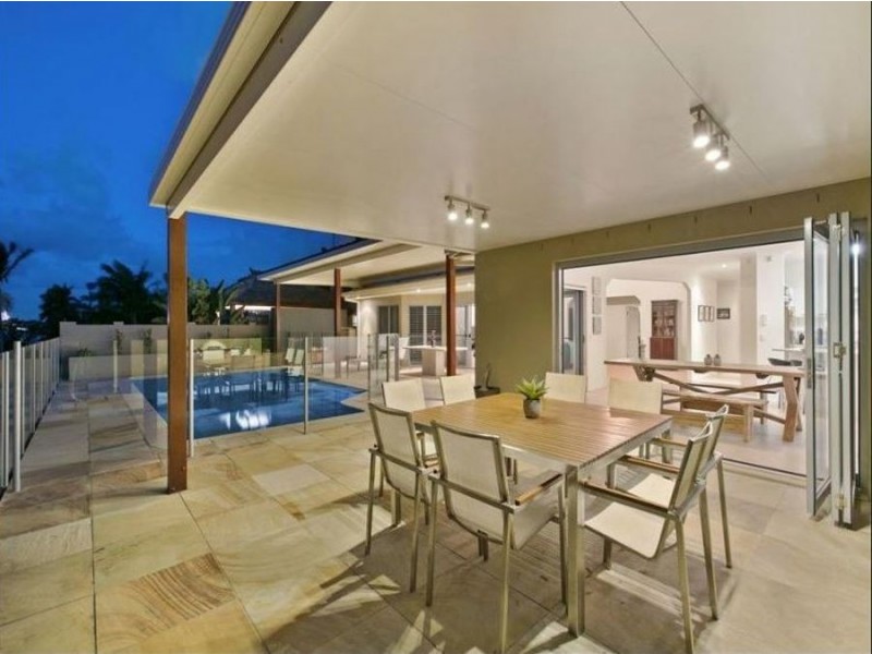 52 Waitomo Crescent, Broadbeach Waters QLD 4218