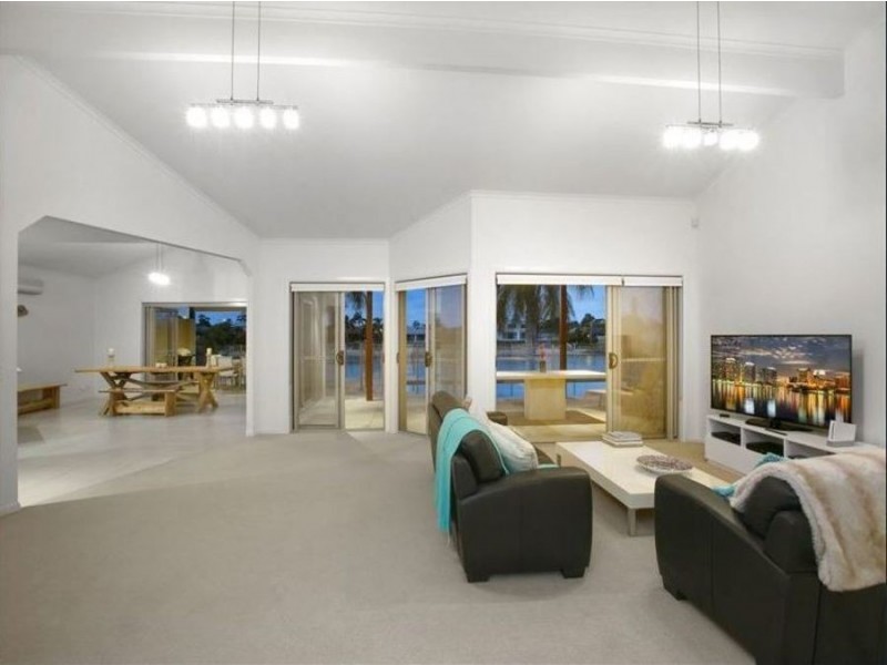 52 Waitomo Crescent, Broadbeach Waters QLD 4218