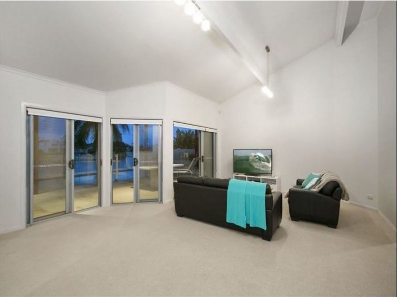 52 Waitomo Crescent, Broadbeach Waters QLD 4218