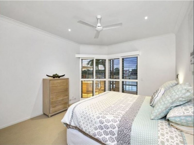 52 Waitomo Crescent, Broadbeach Waters QLD 4218