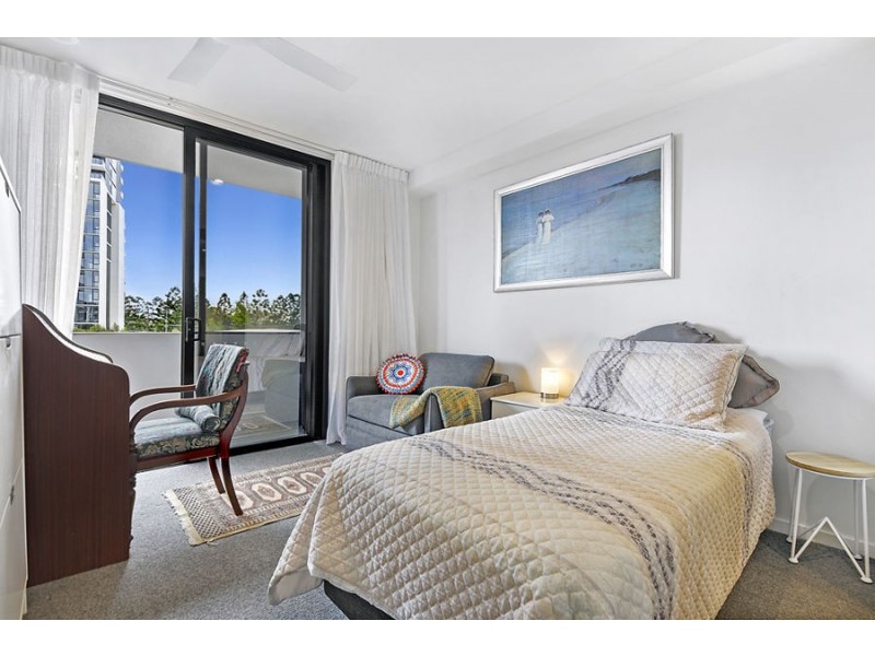 2013/21 Ross Street, Benowa QLD 4217