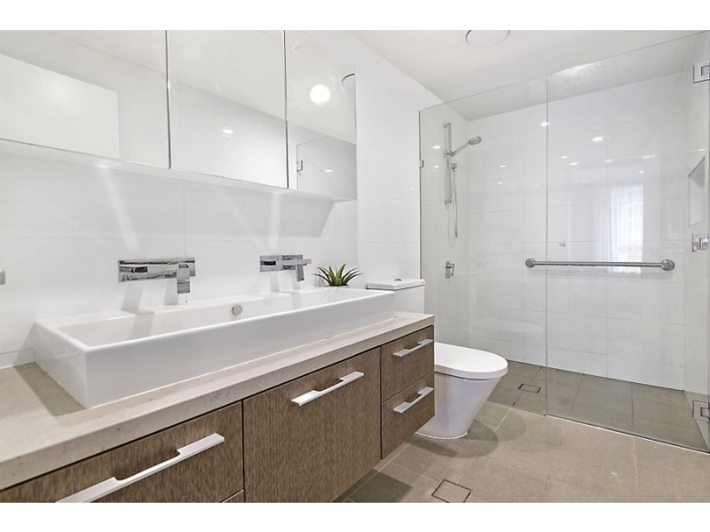 2013/21 Ross Street, Benowa QLD 4217