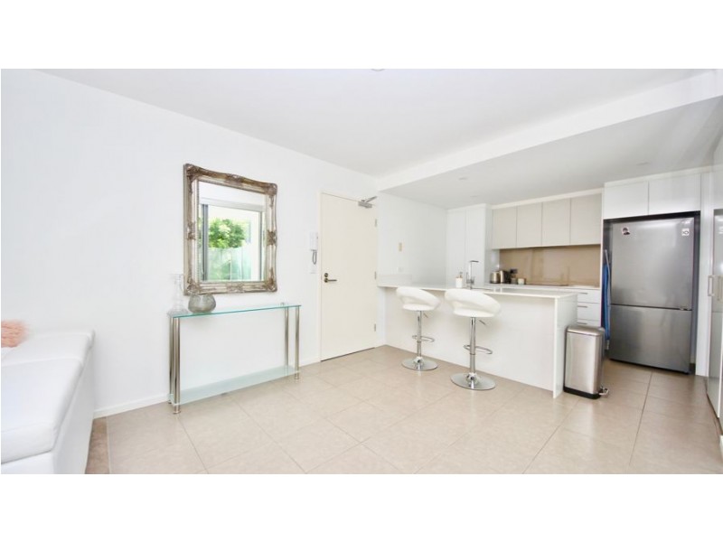 1102/6-8 Waterford Court, Bundall QLD 4217