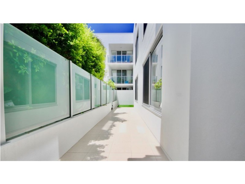 1102/6-8 Waterford Court, Bundall QLD 4217