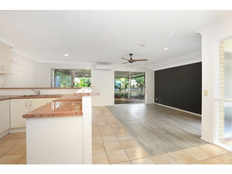 2/19 Tallebudgera Drive, Palm Beach QLD 4221