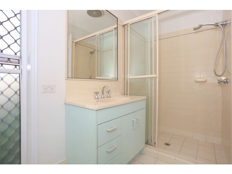 2/19 Tallebudgera Drive, Palm Beach QLD 4221