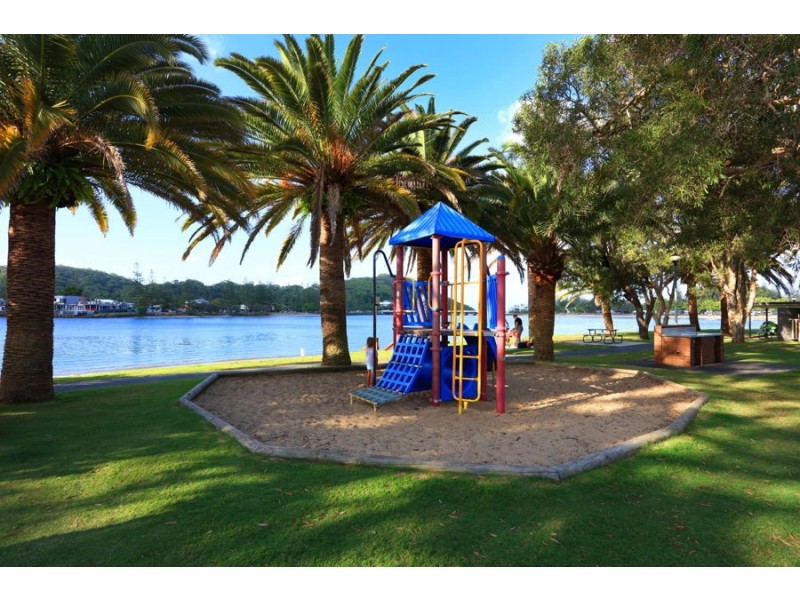 2/19 Tallebudgera Drive, Palm Beach QLD 4221