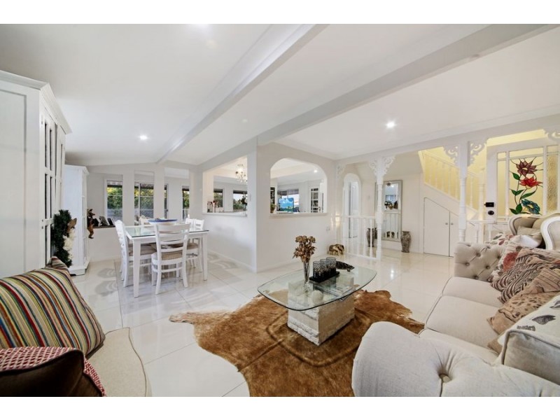 3 Darnay Road, Broadbeach Waters QLD 4218