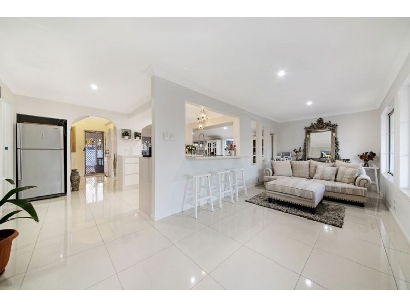 3 Darnay Road, Broadbeach Waters QLD 4218