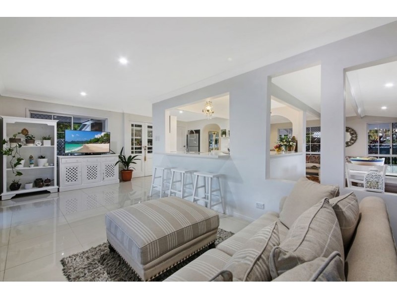 3 Darnay Road, Broadbeach Waters QLD 4218