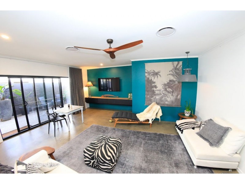15 Savoy Drive, Broadbeach Waters QLD 4218