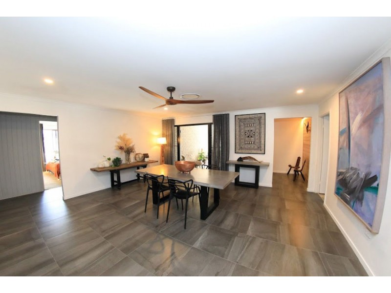 15 Savoy Drive, Broadbeach Waters QLD 4218