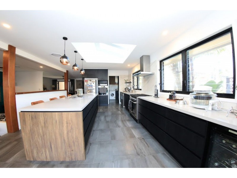 15 Savoy Drive, Broadbeach Waters QLD 4218