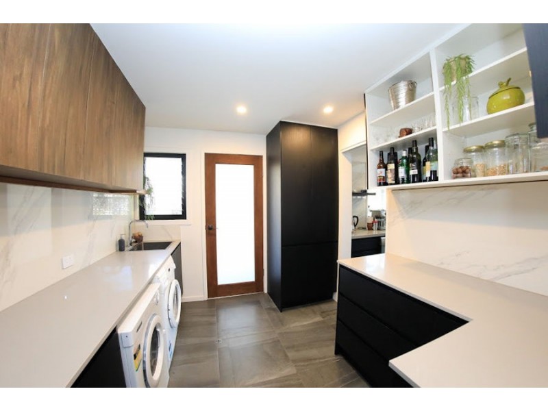 15 Savoy Drive, Broadbeach Waters QLD 4218