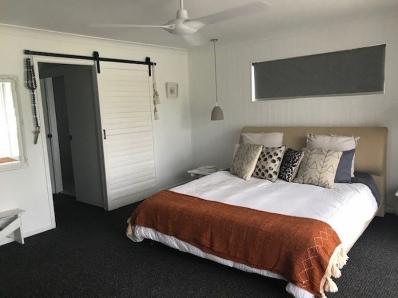 15 Savoy Drive, Broadbeach Waters QLD 4218