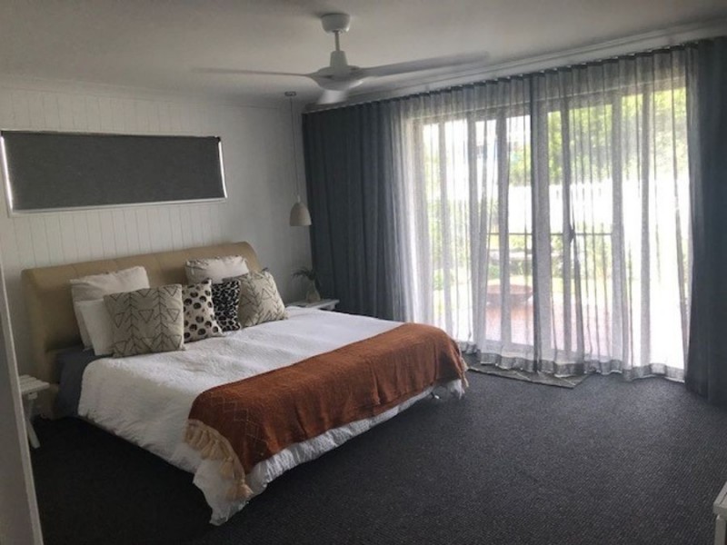 15 Savoy Drive, Broadbeach Waters QLD 4218