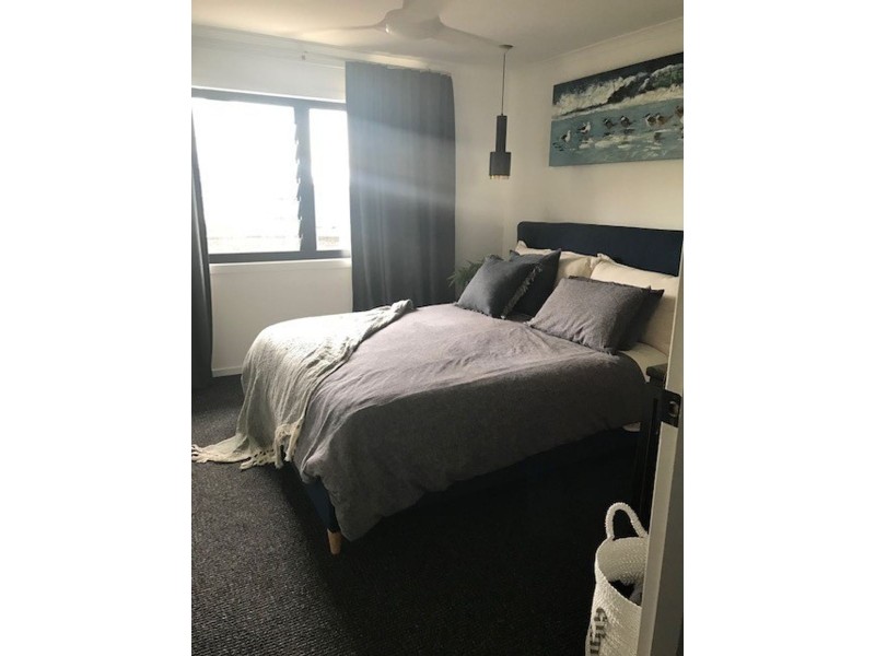 15 Savoy Drive, Broadbeach Waters QLD 4218