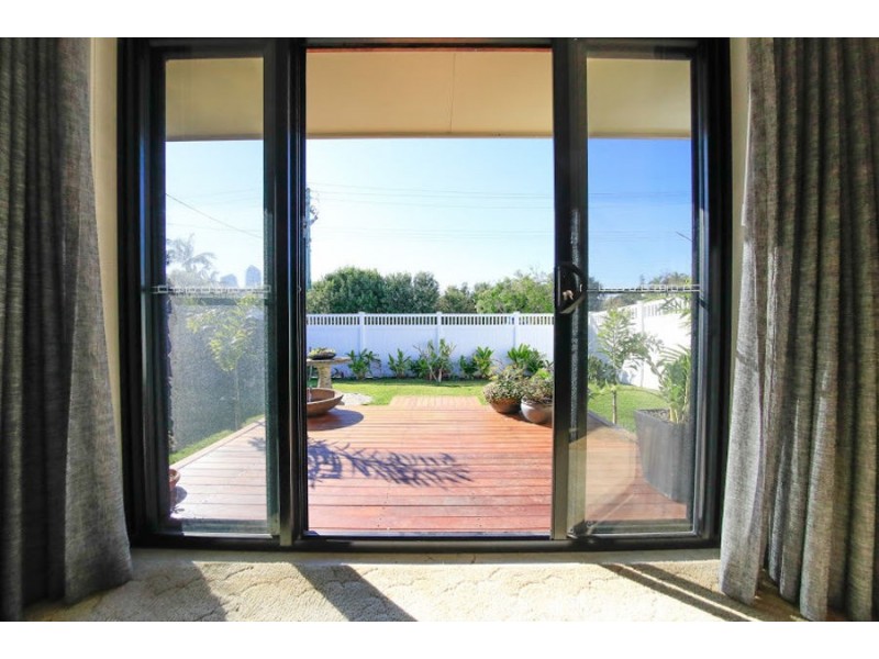15 Savoy Drive, Broadbeach Waters QLD 4218