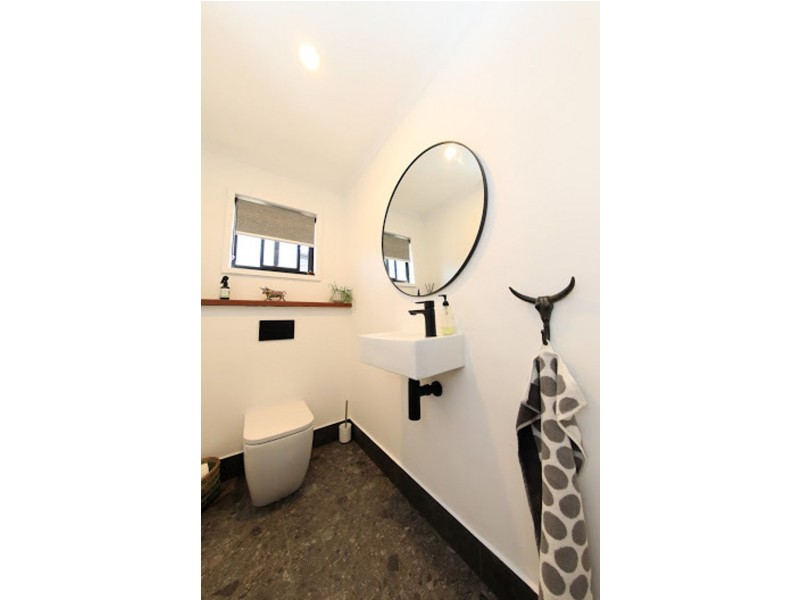 15 Savoy Drive, Broadbeach Waters QLD 4218