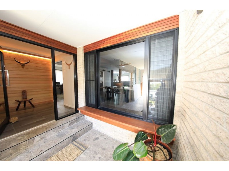 15 Savoy Drive, Broadbeach Waters QLD 4218