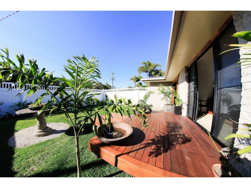 15 Savoy Drive, Broadbeach Waters QLD 4218