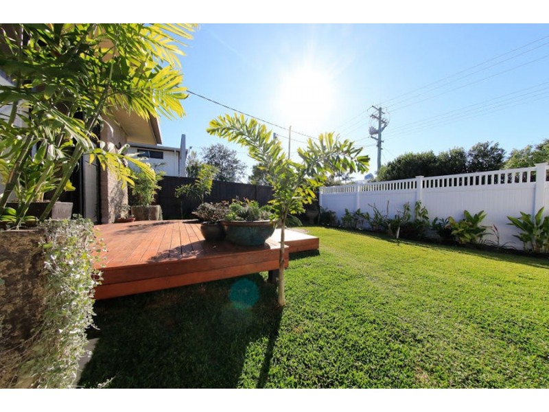 15 Savoy Drive, Broadbeach Waters QLD 4218