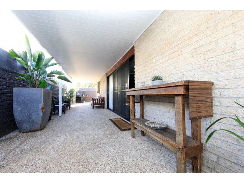 15 Savoy Drive, Broadbeach Waters QLD 4218