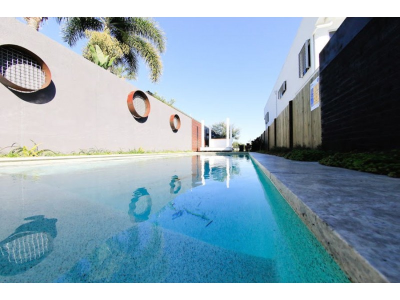 15 Savoy Drive, Broadbeach Waters QLD 4218